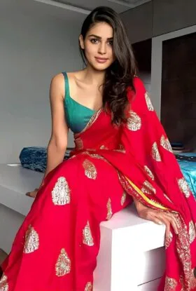 Momina escort in Dubai Marina